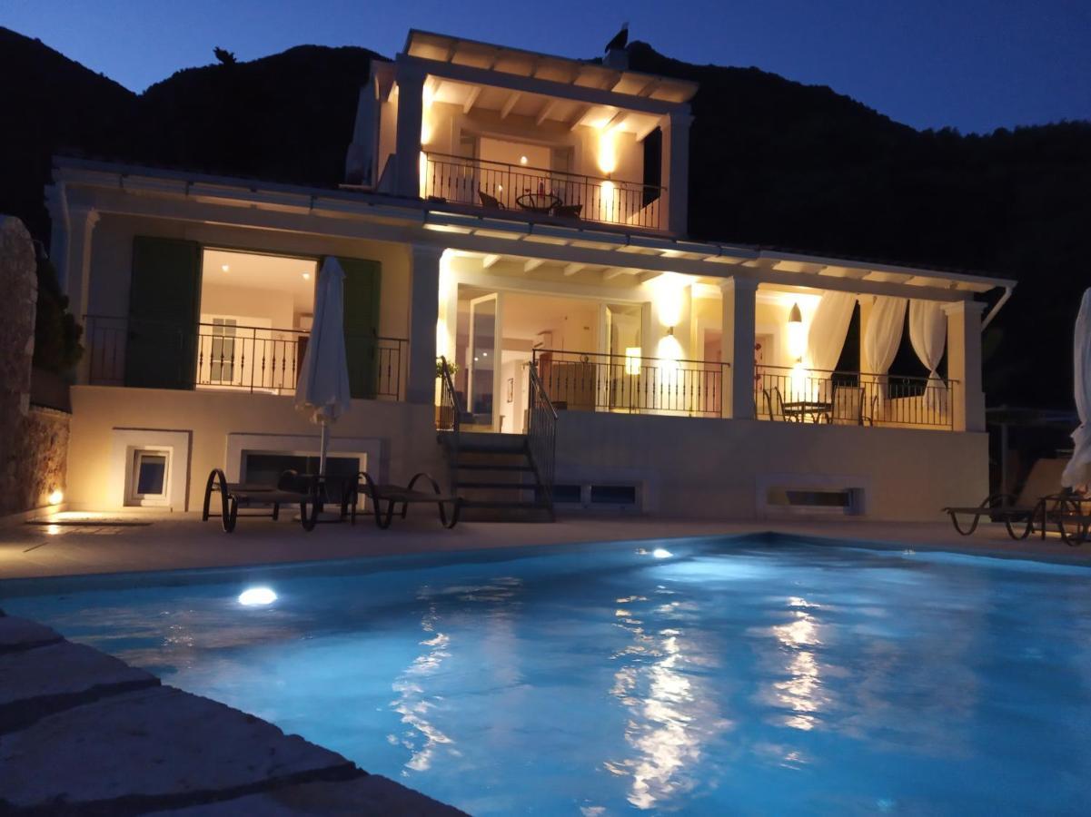 Alonaki Villa