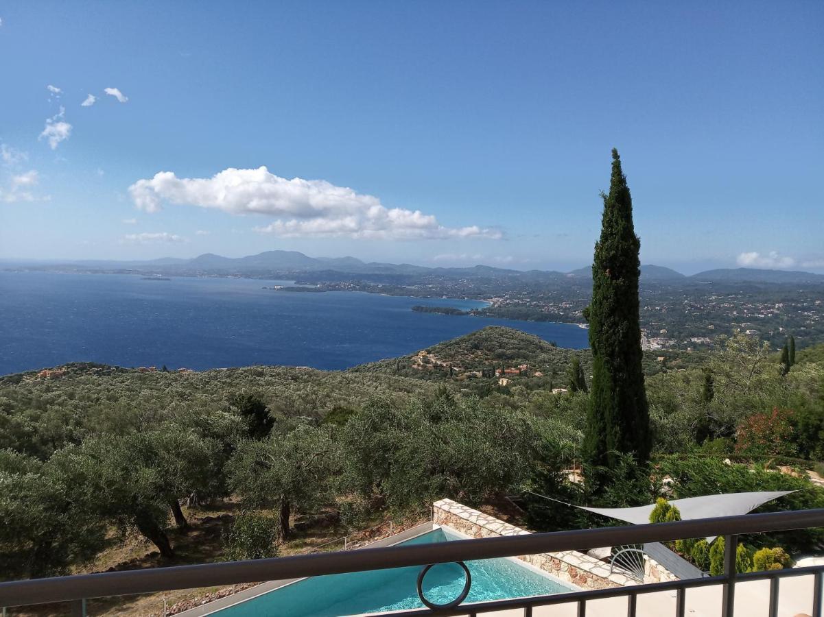 Alonaki Villa *